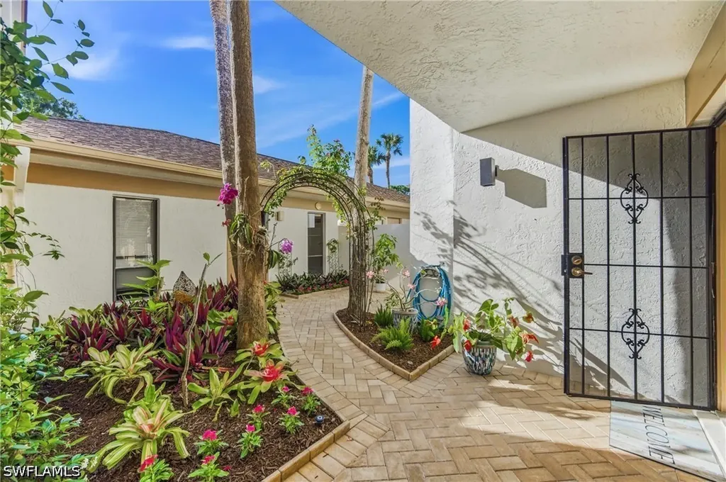 517 Lake Louise Circle Naples FL 34110