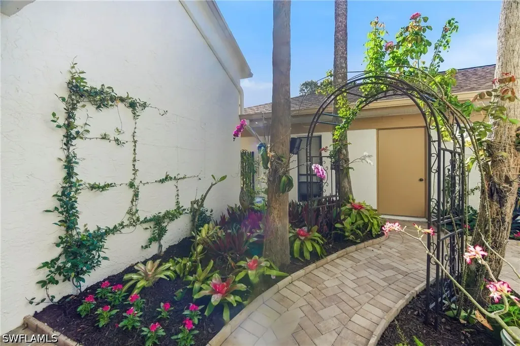 517 Lake Louise Circle Naples FL 34110