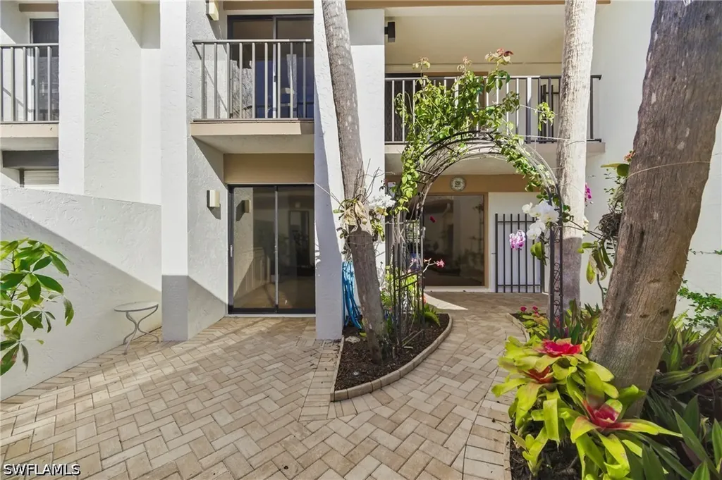 517 Lake Louise Circle Naples FL 34110