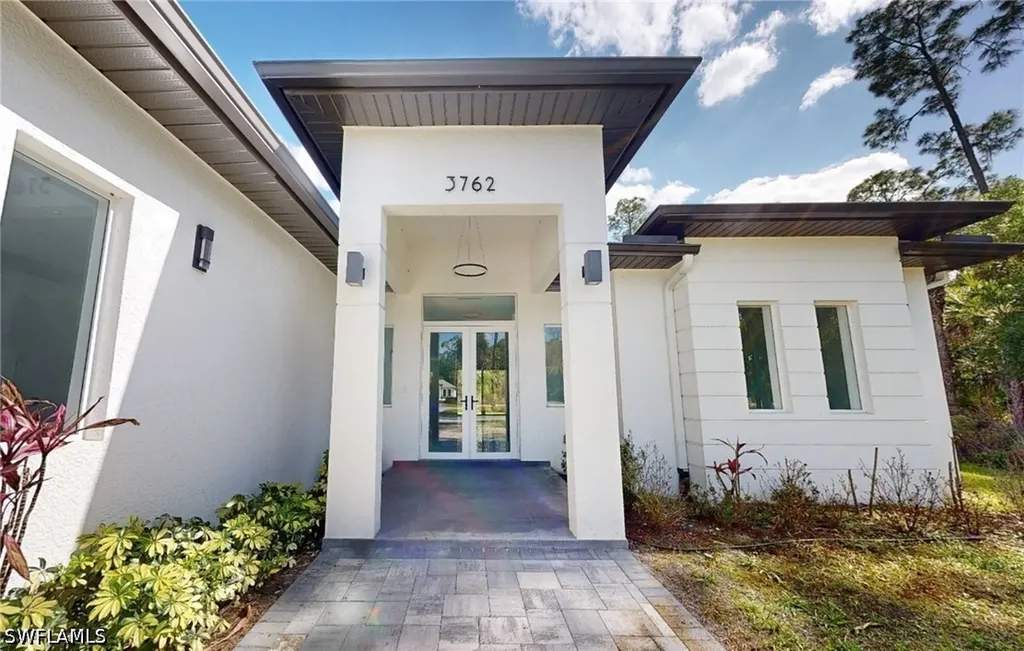 Naples FL, 3762 32ND Avenue SE