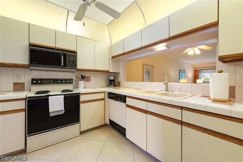 1231 Commonwealth Circle Naples FL 34116