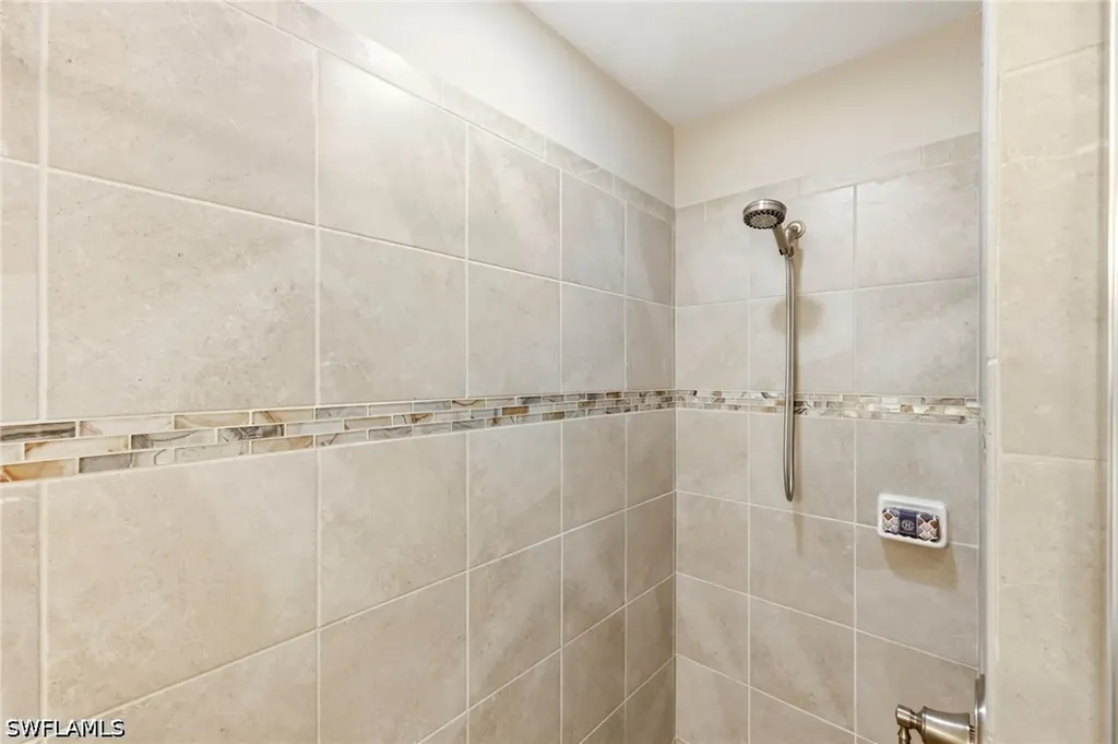 6977 Avalon Circle Naples FL 34112