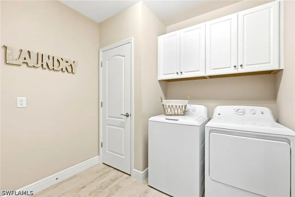 6977 Avalon Circle Naples FL 34112