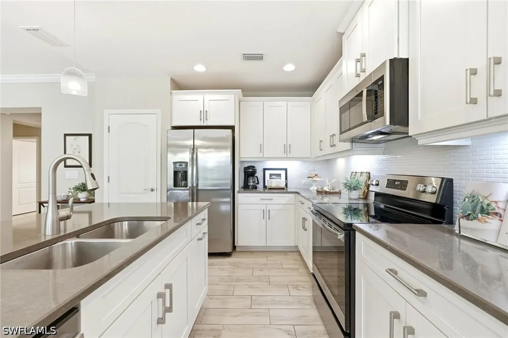6977 Avalon Circle Naples FL 34112