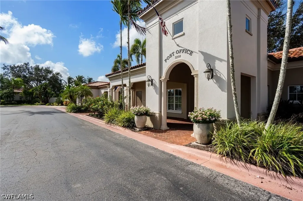 4249 Montalvo Court Naples FL 34109