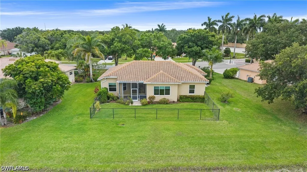 3323 Mystic River Drive Naples FL 34120