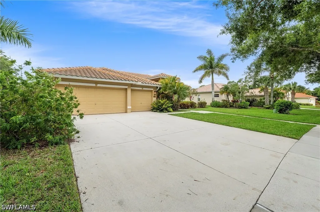 3323 Mystic River Drive Naples FL 34120