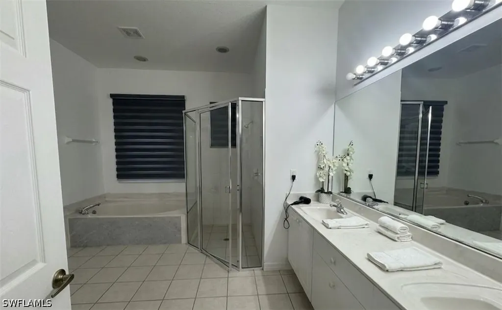 3935 10th Avenue NE Naples FL 34120