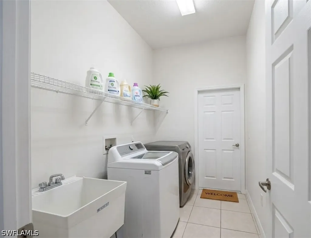 3935 10th Avenue NE Naples FL 34120