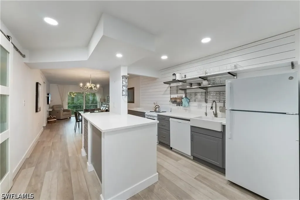 72 7th Street S Naples FL 34102