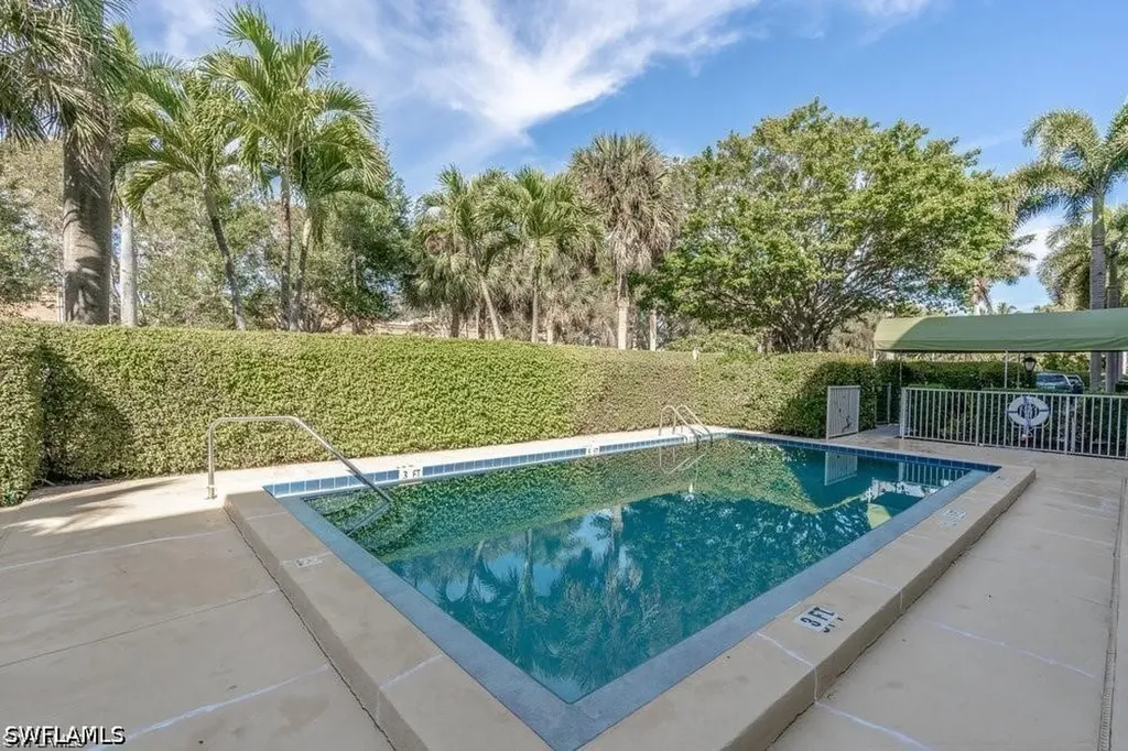 72 7th Street S Naples FL 34102