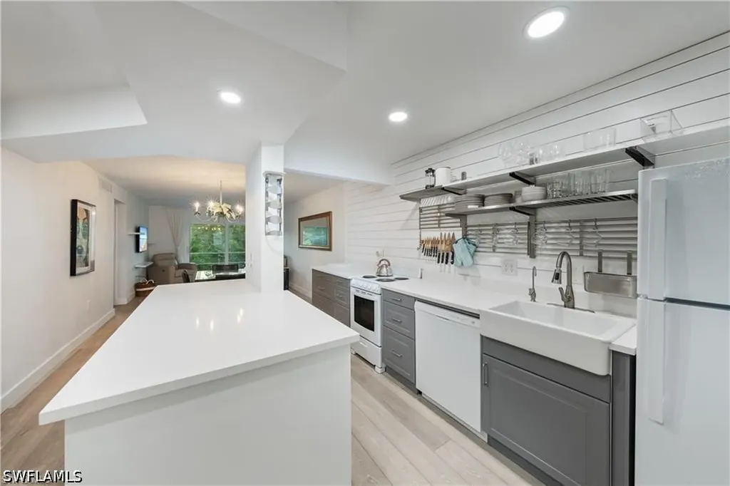 72 7th Street S Naples FL 34102