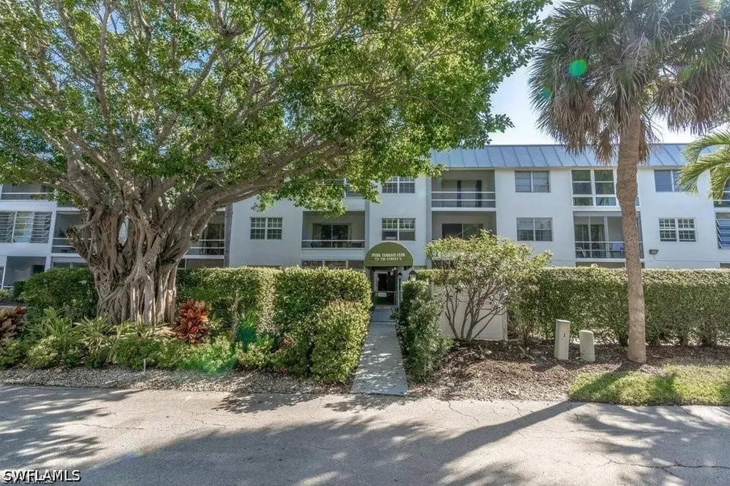 72 7th Street S Naples FL 34102