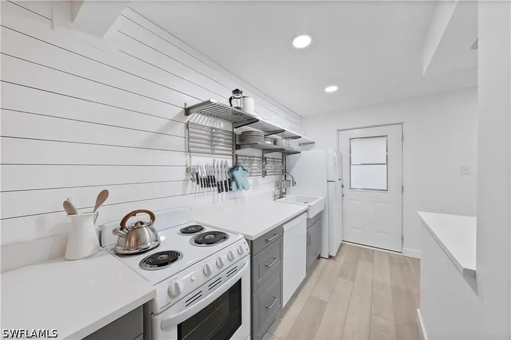 72 7th Street S Naples FL 34102