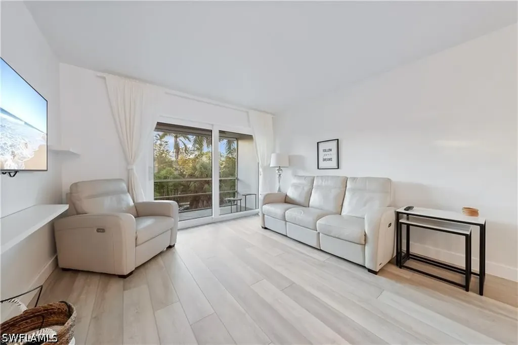 72 7th Street S Naples FL 34102