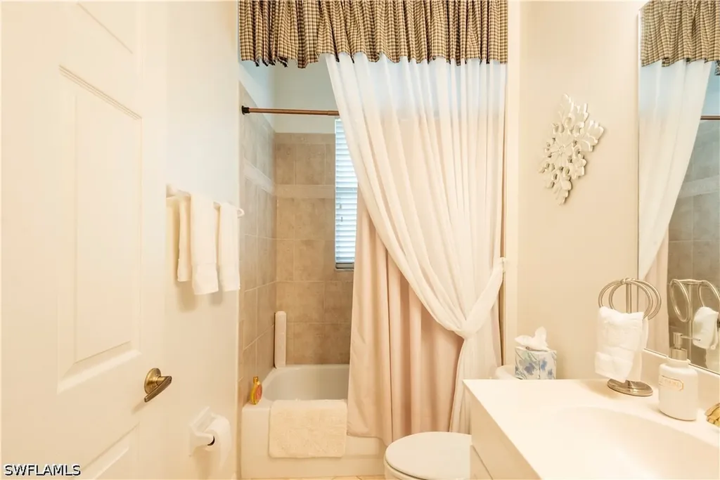 5725 Lago Villaggio Way Naples FL 34104