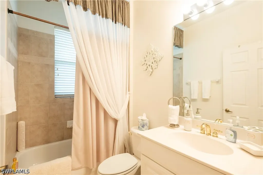 5725 Lago Villaggio Way Naples FL 34104