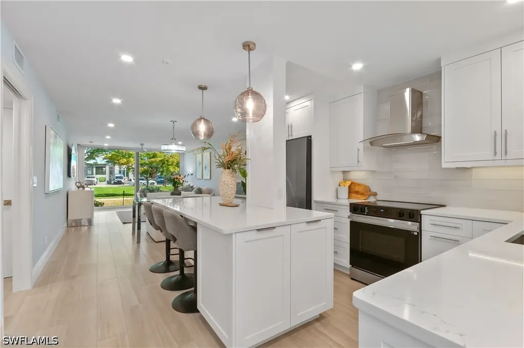 658 Broad Avenue S Naples FL 34102