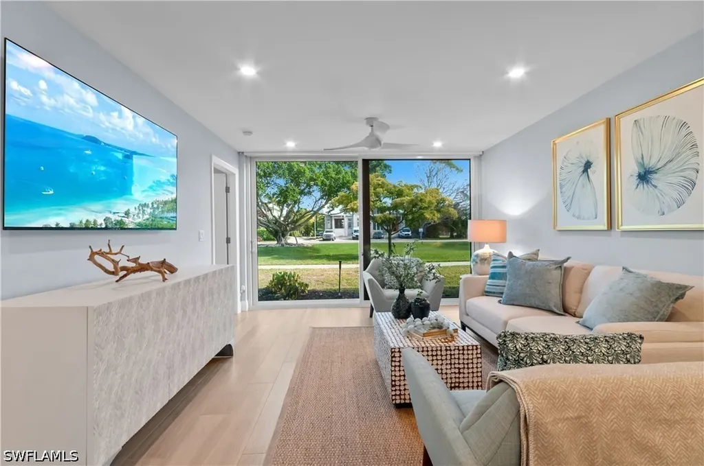 658 Broad Avenue S Naples FL 34102