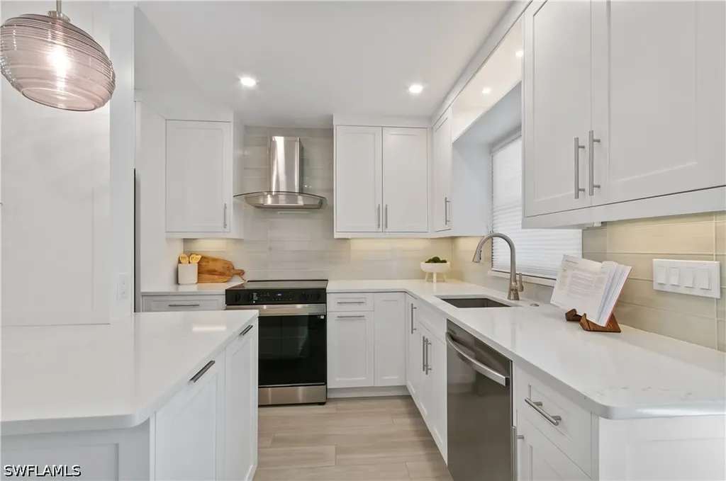 658 Broad Avenue S Naples FL 34102