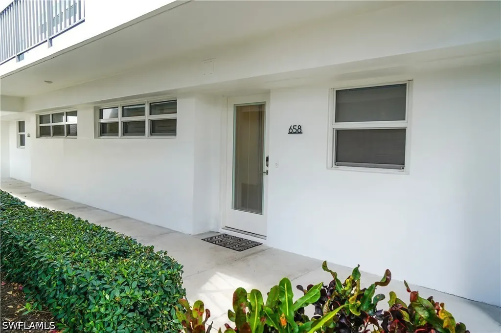 658 Broad Avenue S Naples FL 34102