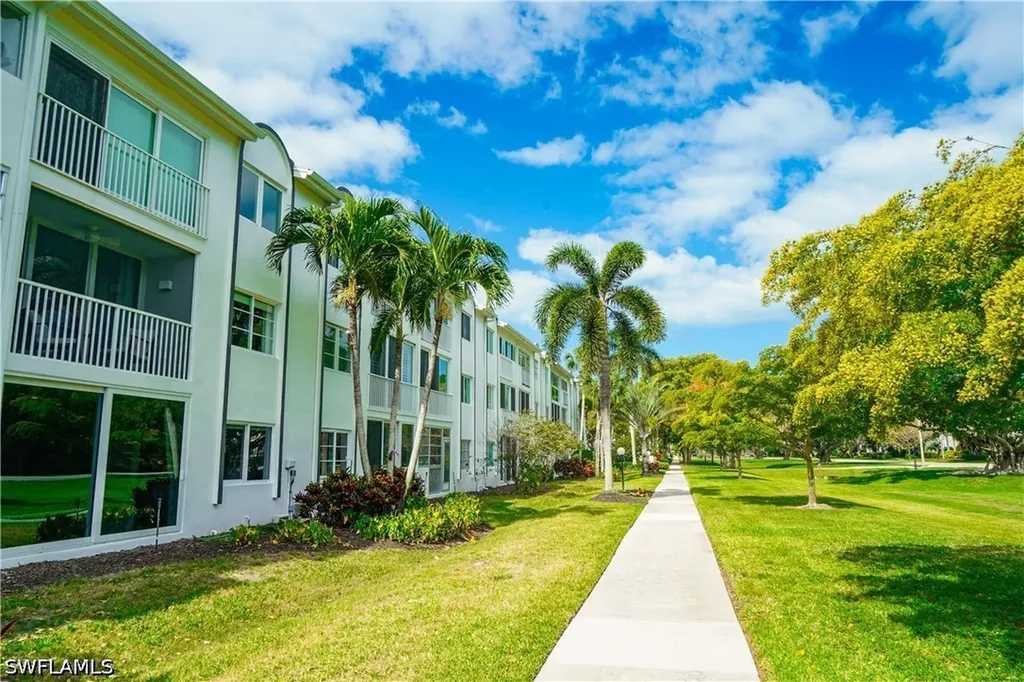 658 Broad Avenue S Naples FL 34102