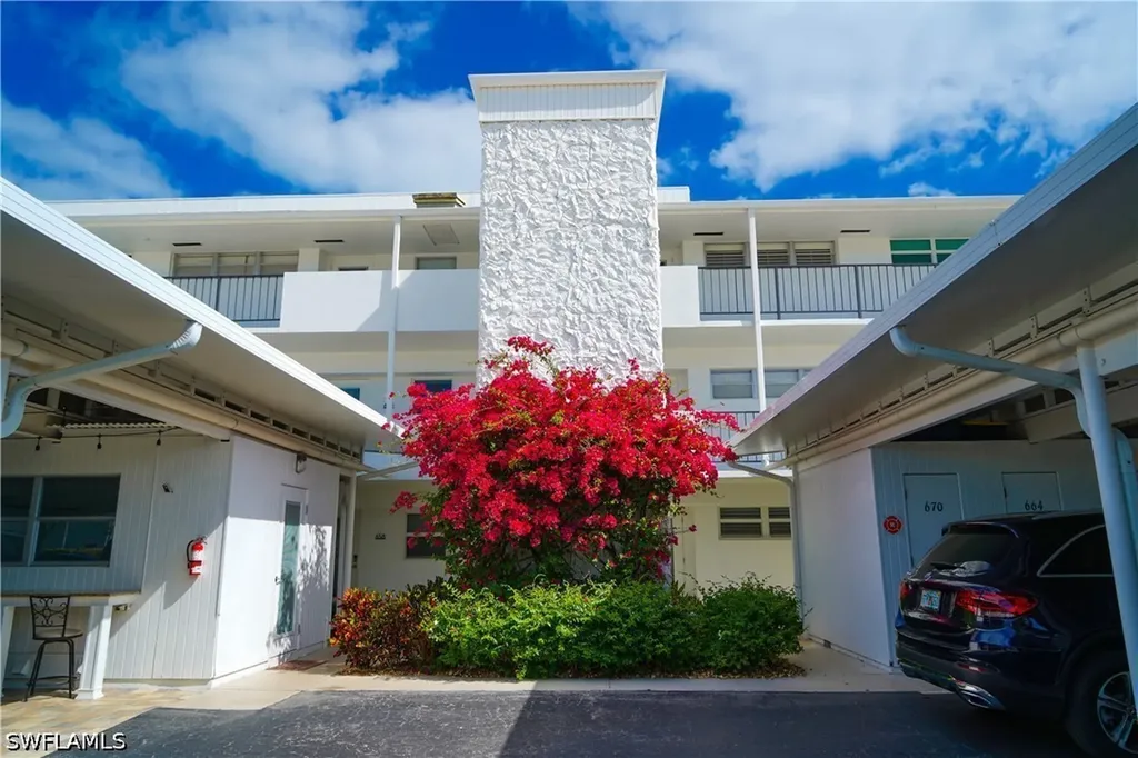 658 Broad Avenue S Naples FL 34102