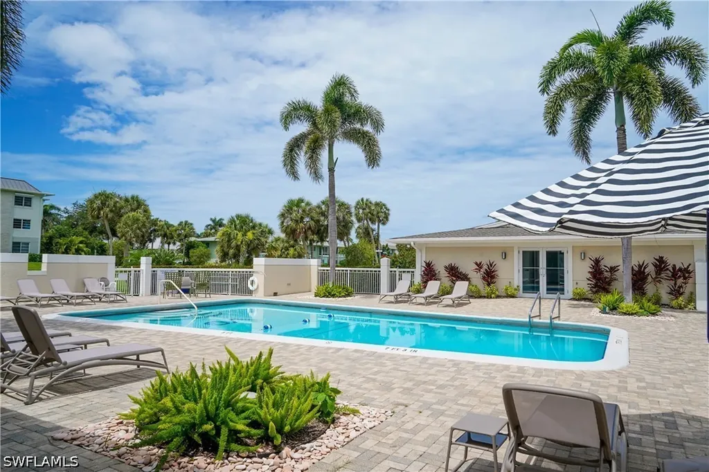 658 Broad Avenue S Naples FL 34102