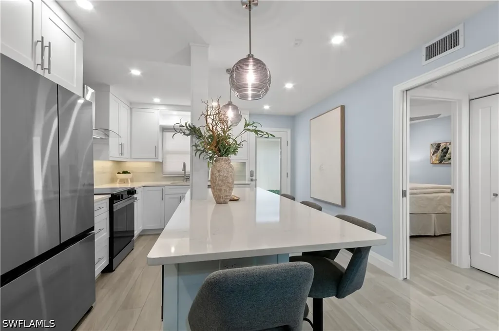 658 Broad Avenue S Naples FL 34102