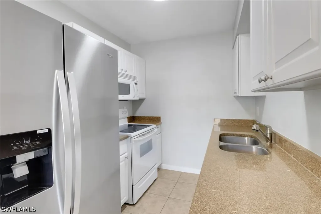 4635 Bayshore Drive Naples FL 34112