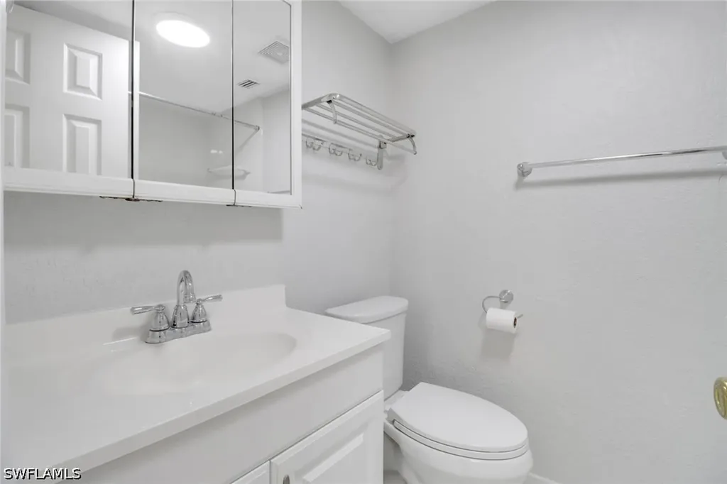 4635 Bayshore Drive Naples FL 34112