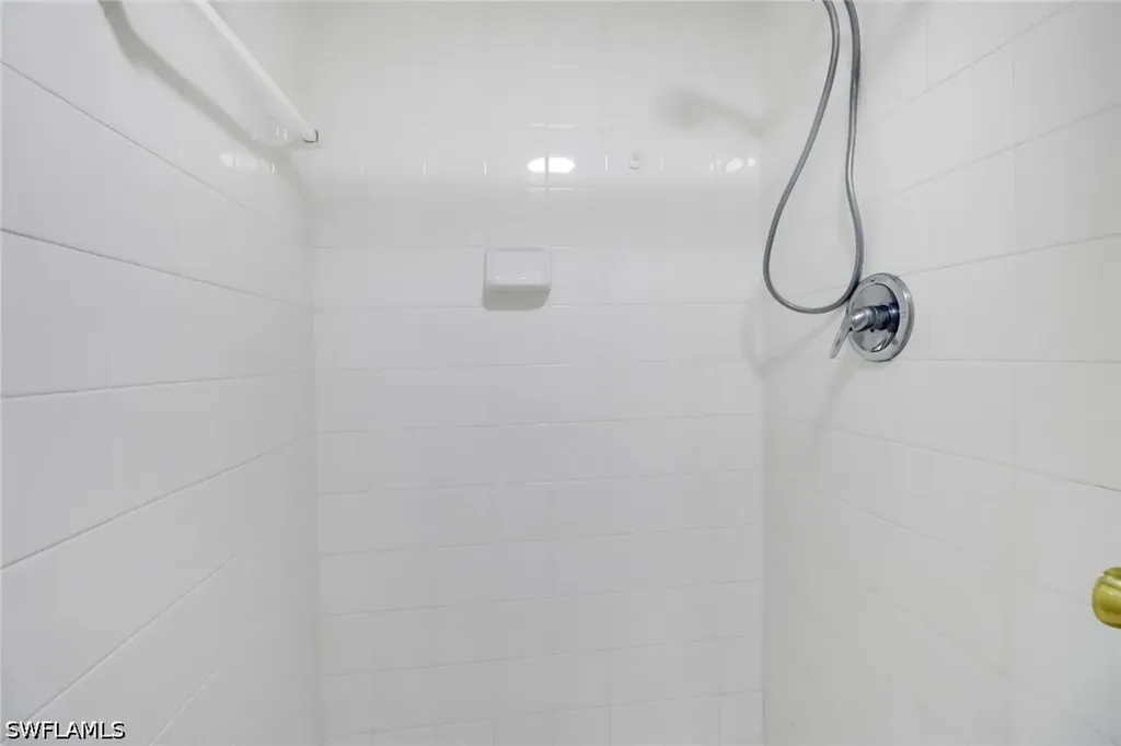 4635 Bayshore Drive Naples FL 34112