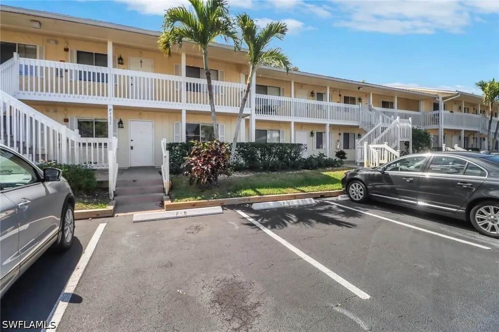4635 Bayshore Drive Naples FL 34112