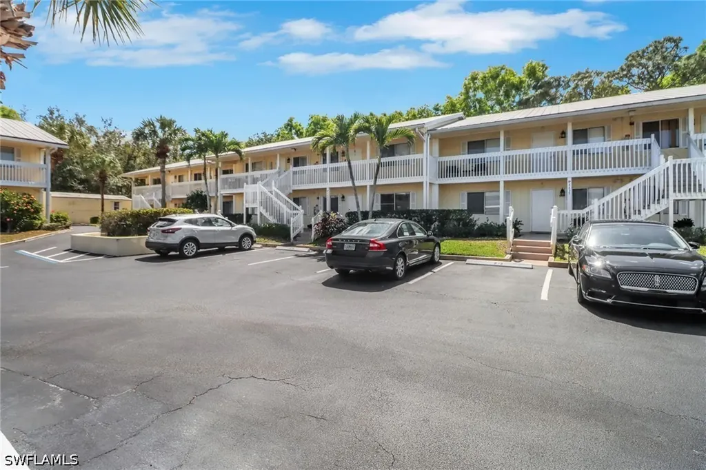 4635 Bayshore Drive Naples FL 34112