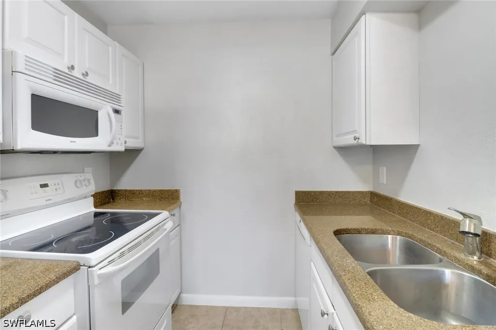4635 Bayshore Drive Naples FL 34112