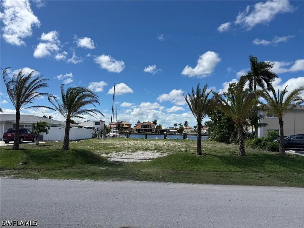 1722 Bikini Court Cape Coral FL 33904