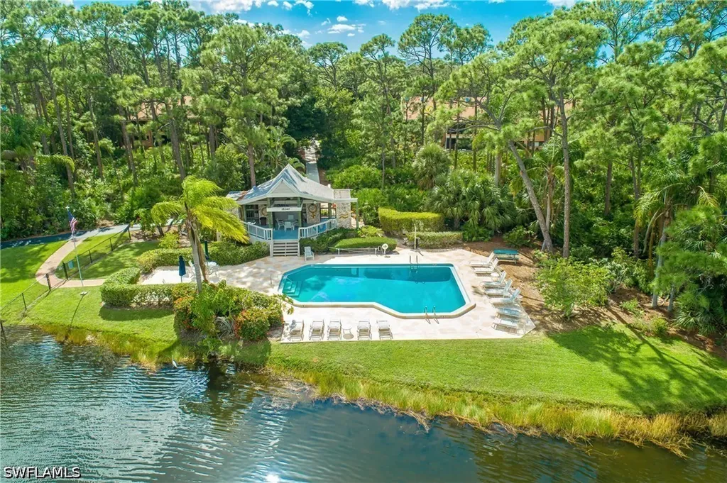 Naples FL, 15475 Cedarwood Lane, Unit 8