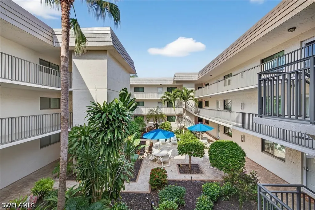 Naples FL, 788 Park Shore Drive, Unit C25