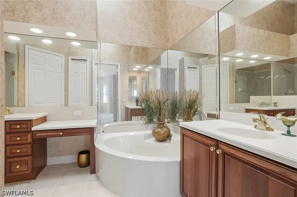 8605 Champions Point Naples FL 34113