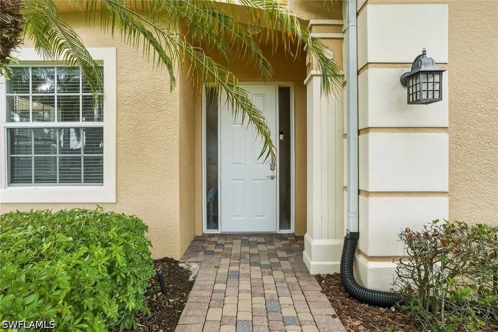 8605 Champions Point Naples FL 34113