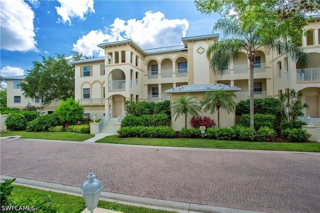 825 Bentwater Circle Naples FL 34108