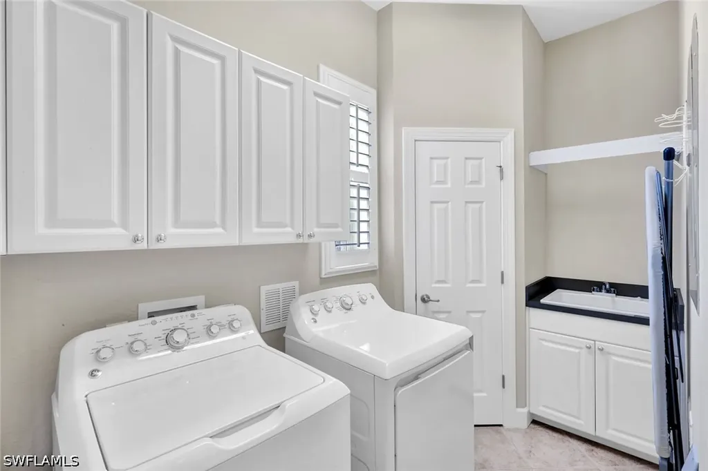 8755 Coastline Court Naples FL 34120