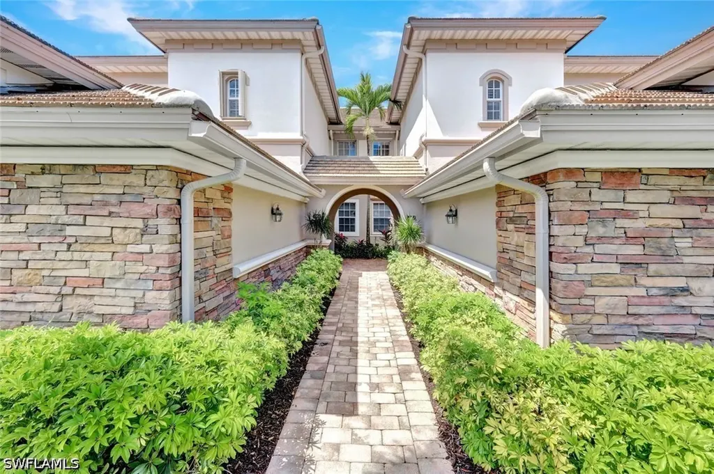8755 Coastline Court Naples FL 34120