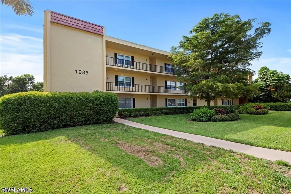 1085 Forest Lakes Drive Naples FL 34105