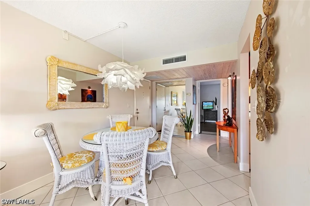 1085 Forest Lakes Drive Naples FL 34105