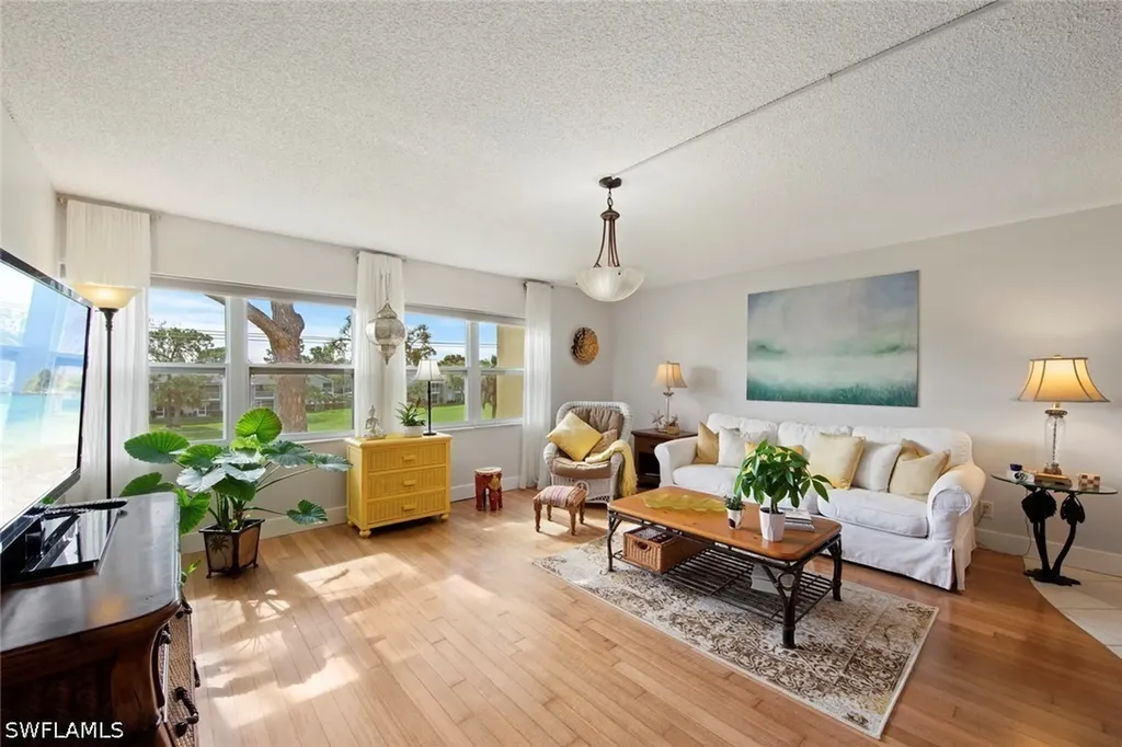 1085 Forest Lakes Drive Naples FL 34105