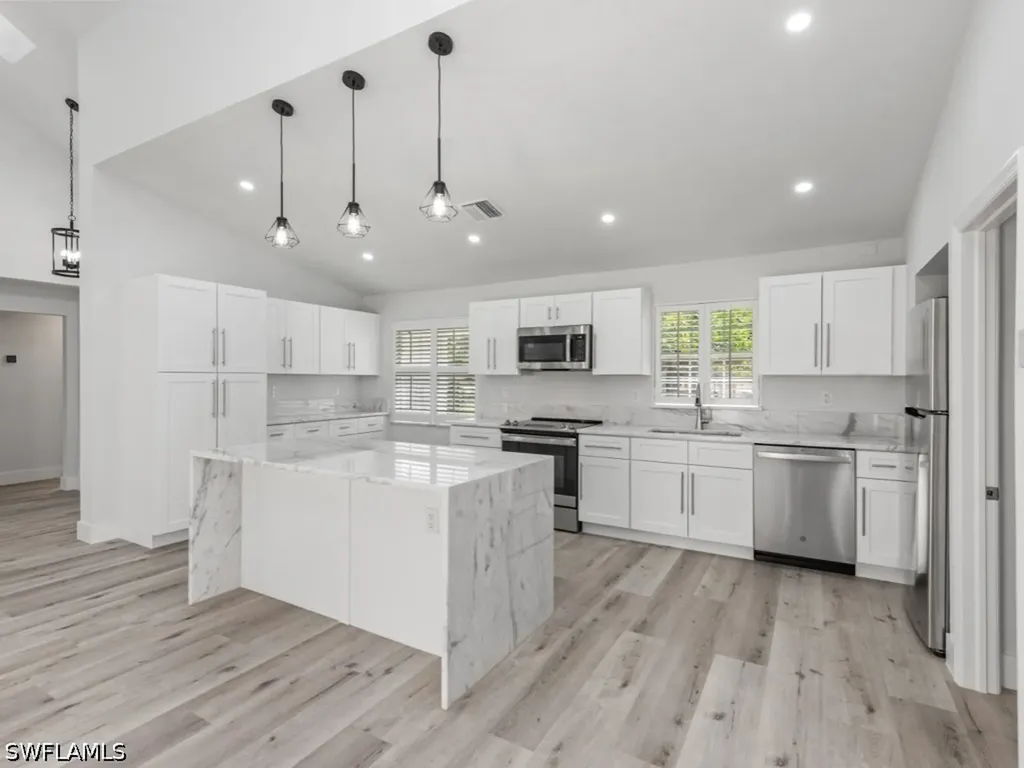 1131 Crayton Road Naples FL 34102