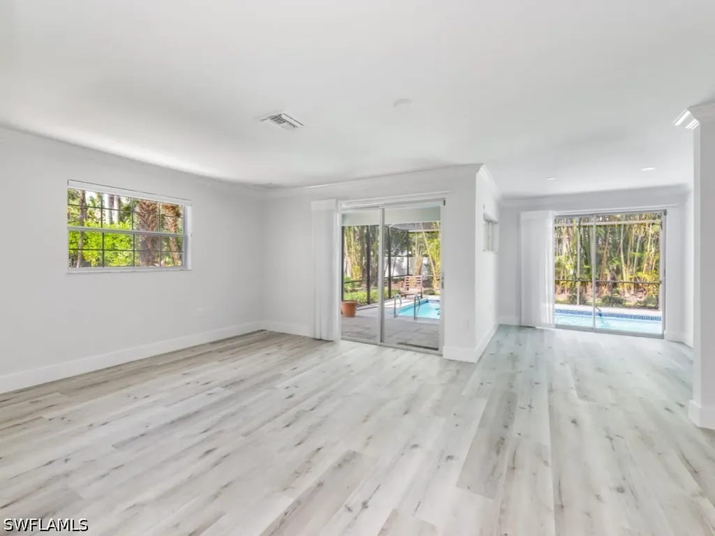 1131 Crayton Road Naples FL 34102