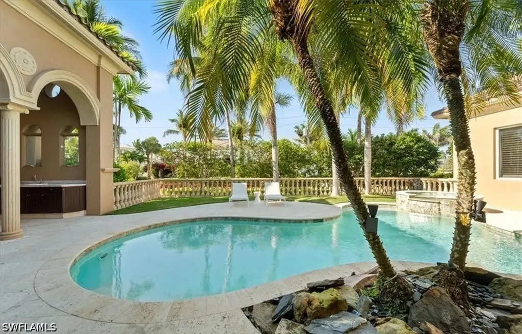 550 21st Avenue S Naples FL 34102