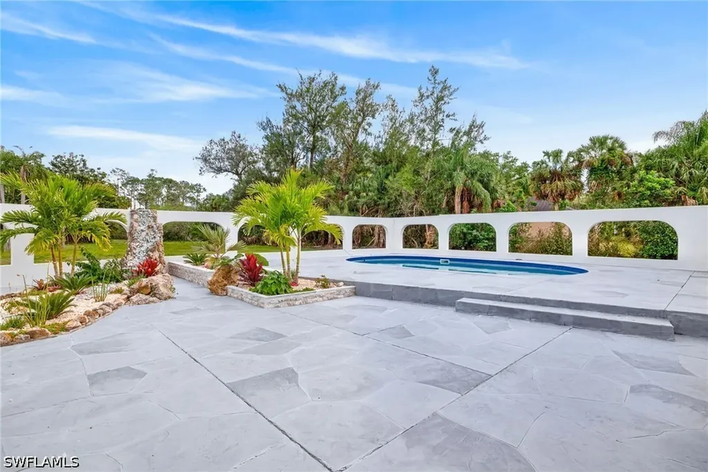 250 19th Street NW Naples FL 34120